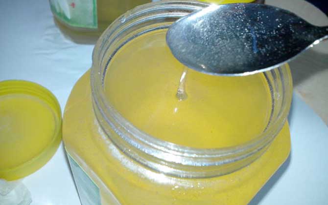 蜂蜜的副作用有哪些?實(shí)際上只要喝法正確,蜂蜜根本沒(méi)有副作用! 蜂蜜