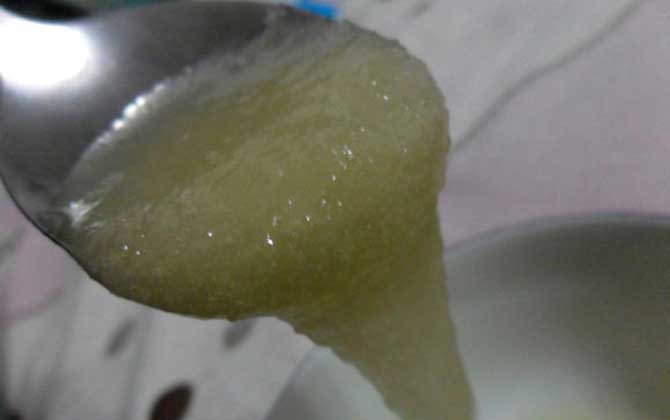 蜂蜜的副作用有哪些?實(shí)際上只要喝法正確,蜂蜜根本沒(méi)有副作用! 蜂蜜