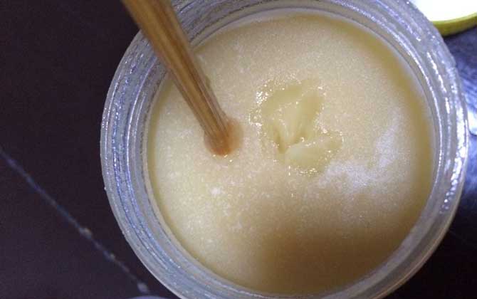 真蜂蜜會(huì)結(jié)晶嗎?結(jié)晶是蜂蜜的特性,所有自然成熟蜜都能結(jié)晶! 蜂蜜