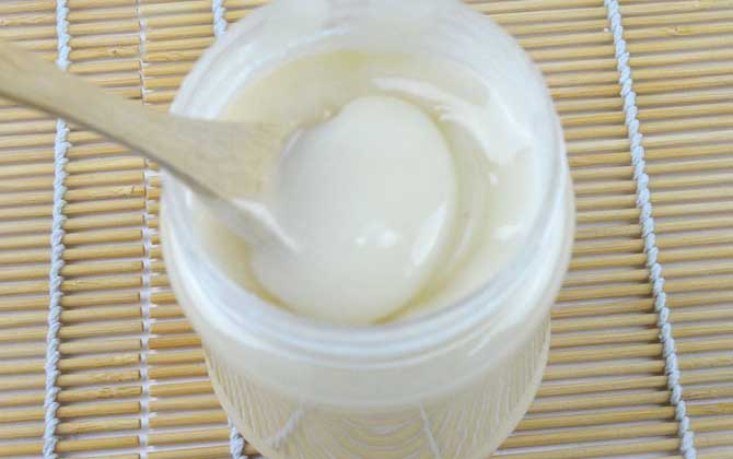 椴樹蜂蜜適合什么人吃?這5類人群,經(jīng)常喝些椴樹蜂蜜大有好處! 椴樹蜂蜜