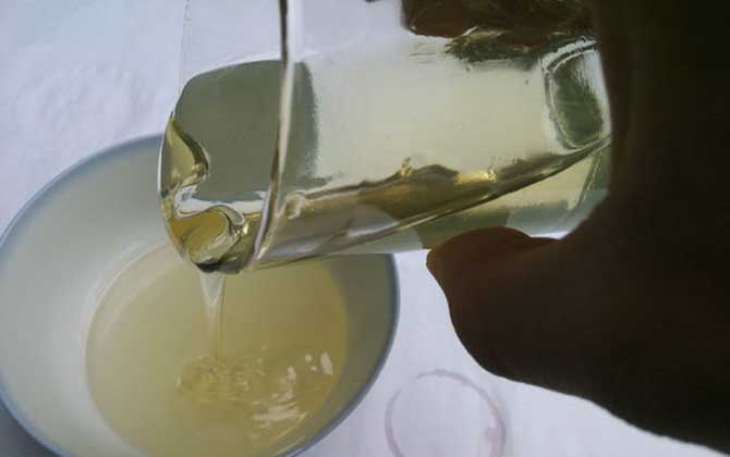 蜂蜜泡檸檬的正確泡法,經(jīng)常喝能排毒養(yǎng)顏,但要控制好飲用量! 蜂蜜