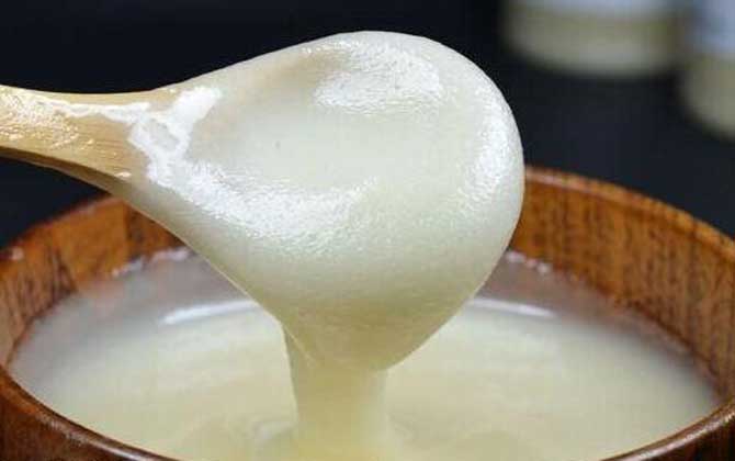 雪蜜和蜂蜜有什么的區別?雪蜜也是蜂蜜,因結晶潔白如雪而得名! 雪蜜