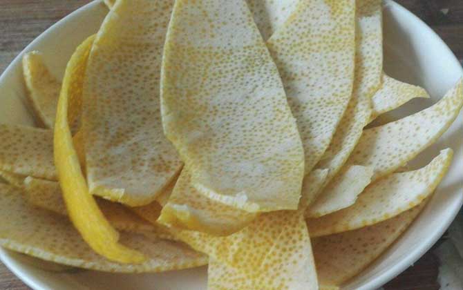 自制蜂蜜柚子茶怎么做?只需5步就能做好,既簡單又好喝! 蜂蜜柚子茶