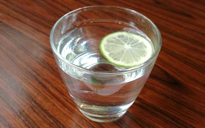 喝檸檬蜂蜜水的4大禁忌,不能過濃,不能空腹喝,更不能過量喝! 檸檬蜂蜜水