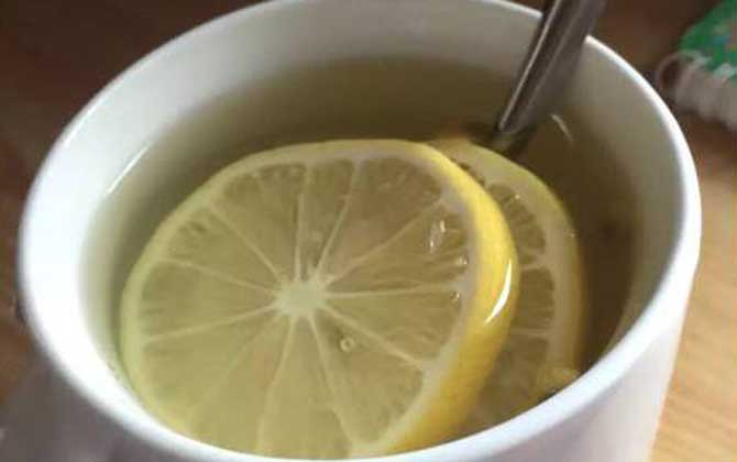 喝檸檬蜂蜜水的4大禁忌,不能過濃,不能空腹喝,更不能過量喝! 檸檬蜂蜜水
