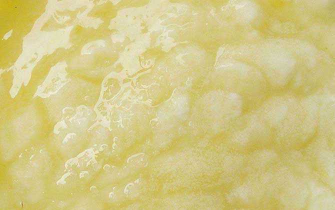 女人長(zhǎng)期吃蜂王漿好嗎?這5個(gè)好處,只有吃蜂王漿的女人知道! 蜂王漿