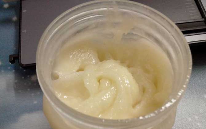 苜蓿蜜的功效與作用及食用方法 苜蓿蜜