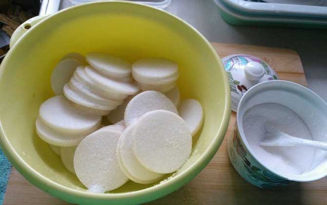 白蘿卜蜂蜜水的功效及簡單做法 白蘿卜蜂蜜水