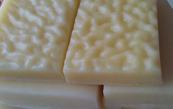 蜂蠟和蜂蜜的區(qū)別 蜂蠟