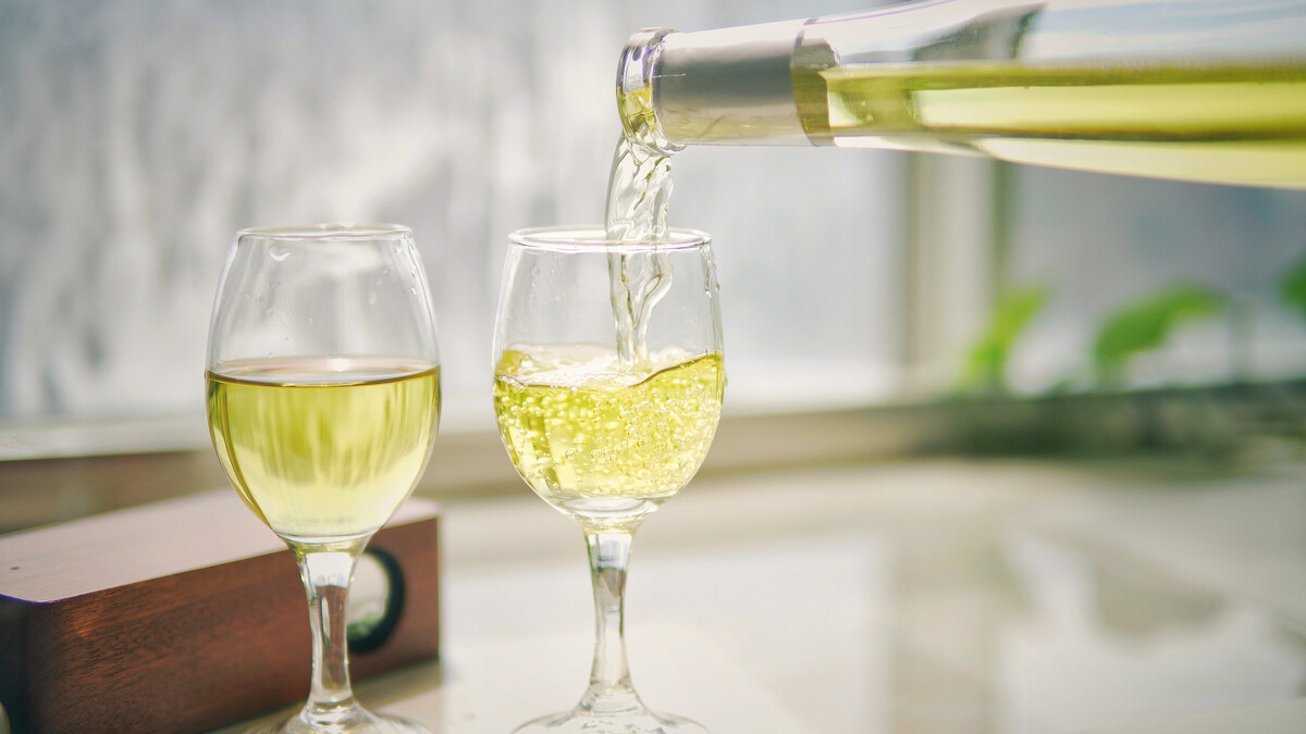 蜂蜜酒的功效與作用及簡單做法(蜜蜂酒的功效和作用是什么) 蜂蜜酒的功效與作用及簡單做法(蜜蜂酒的功效和作用是什么)