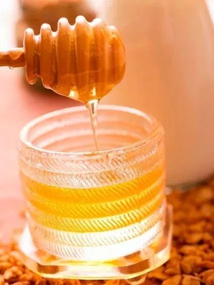 雙色蜂王的優(yōu)點(diǎn)缺點(diǎn)(雙色蜂王和阿壩蜂王哪個(gè)好) 雙色蜂王的優(yōu)點(diǎn)缺點(diǎn)(雙色蜂王和阿壩蜂王哪個(gè)好)