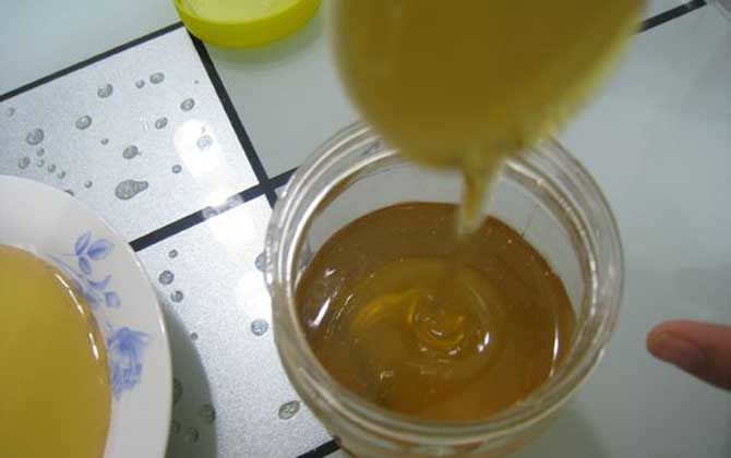 如何鑒別蜂蜜的真假(蜂蜜真假辨別方法大全) 如何鑒別蜂蜜的真假(蜂蜜真假辨別方法大全)