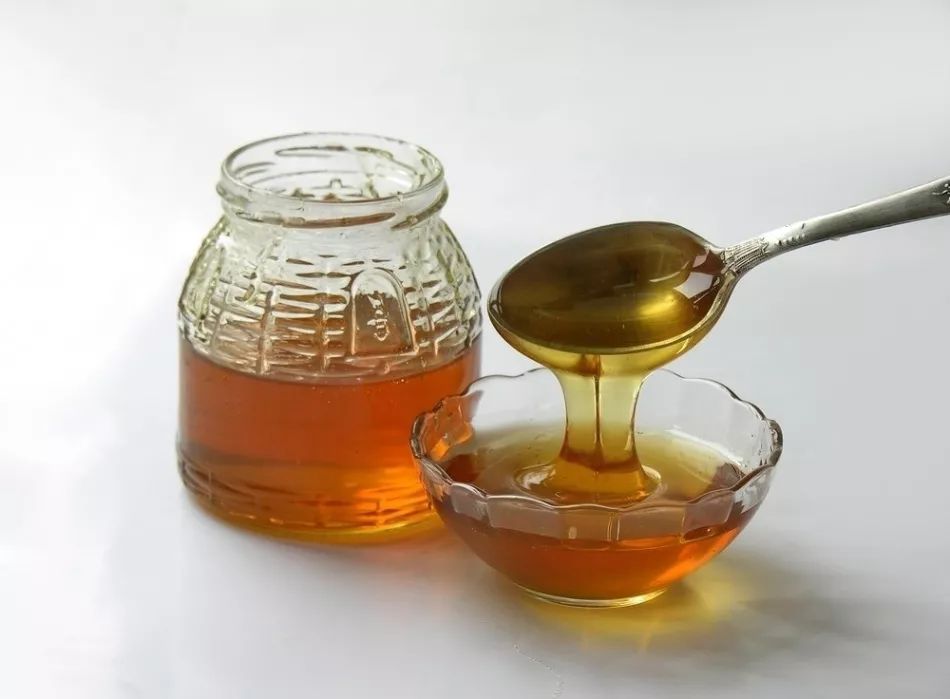 工蜂產(chǎn)卵和蜂王產(chǎn)卵的區(qū)別(新手養(yǎng)蜂方法) 工蜂產(chǎn)卵和蜂王產(chǎn)卵的區(qū)別(新手養(yǎng)蜂方法)