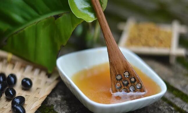 蜜蜂不讓蜂王上脾是怎么回事(蜂王不上脾是怎么回事) 蜜蜂不讓蜂王上脾是怎么回事(蜂王不上脾是怎么回事)