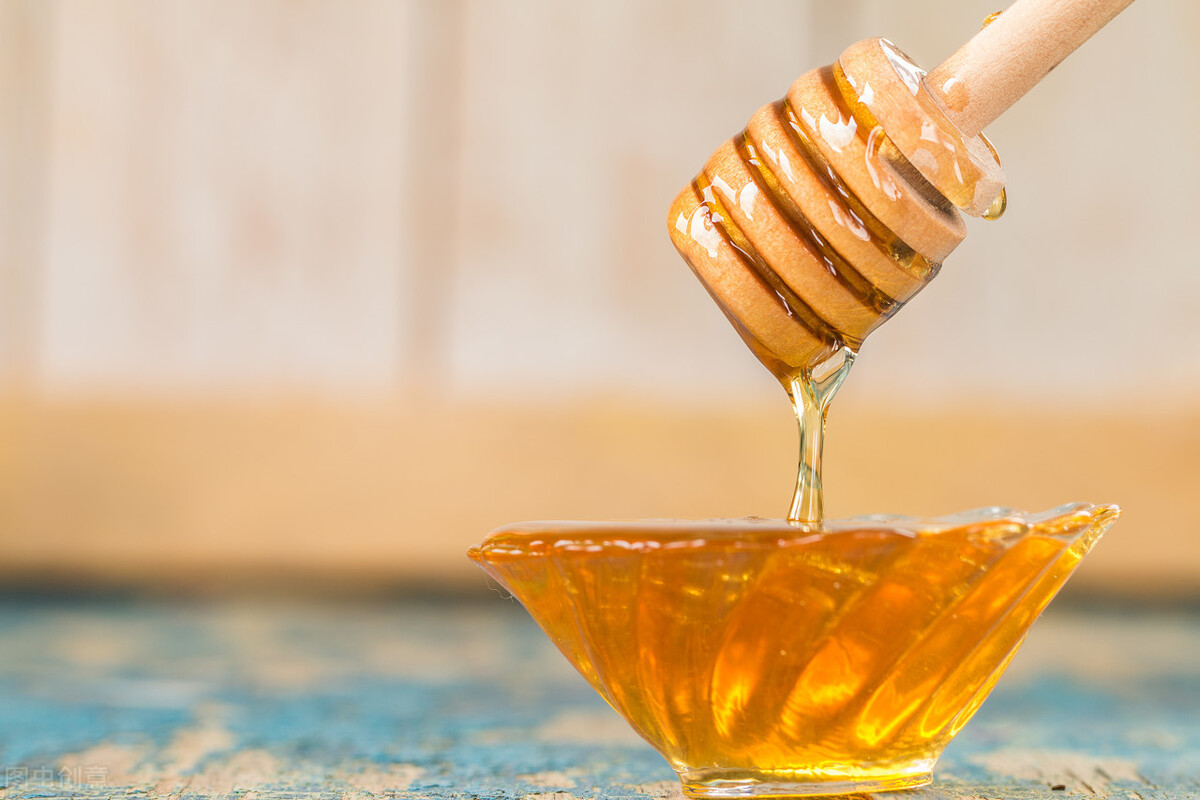 如何判斷蜂蜜是否變質(什么樣的蜂蜜算是變質了) 如何判斷蜂蜜是否變質(什么樣的蜂蜜算是變質了)
