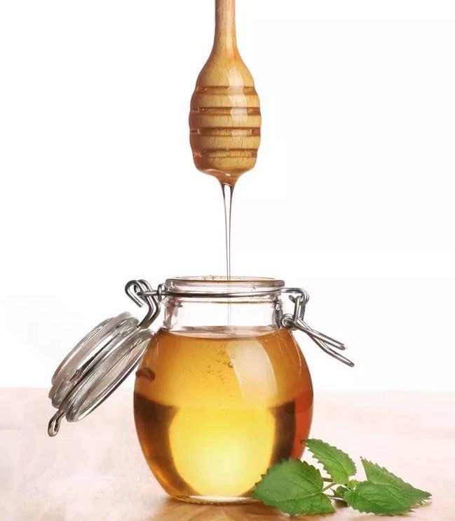 一群蜜蜂是怎么產(chǎn)生的蜂王(蜜蜂是怎么當(dāng)上蜂王的) 一群蜜蜂是怎么產(chǎn)生的蜂王(蜜蜂是怎么當(dāng)上蜂王的)