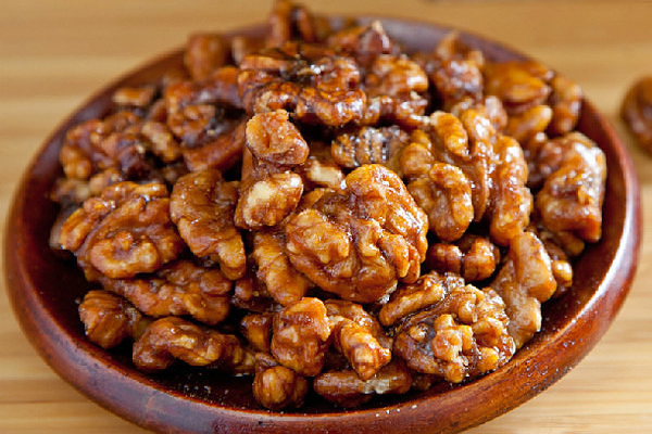 蜂蜜核桃仁的作用與功效(吃蜂蜜核桃仁的好處及功效與禁忌) 蜂蜜核桃仁的作用與功效(吃蜂蜜核桃仁的好處及功效與禁忌)