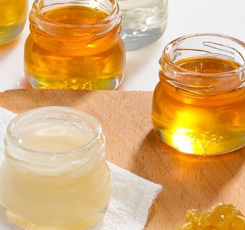 冬天蜜蜂喂什么東西最好(冬天給蜜蜂吃什么食物) 冬天蜜蜂喂什么東西最好(冬天給蜜蜂吃什么食物)