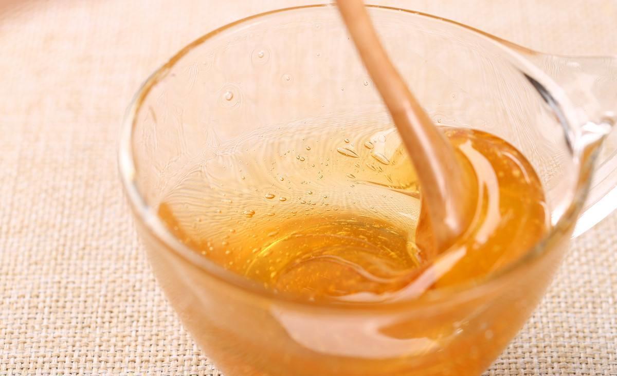 蜜蜂的蜂蛹是蜂王的幼蟲嗎(蜂王胎封口要幾天出王) 蜜蜂的蜂蛹是蜂王的幼蟲嗎(蜂王胎封口要幾天出王)