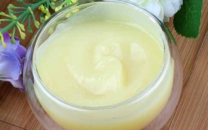 女人長期吃蜂王漿的好處，不但能美容養(yǎng)顏，還能延緩衰老速度！