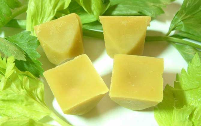 蜂蠟的正確食用方法，不能過量食用，還要謹防發生過敏反應！