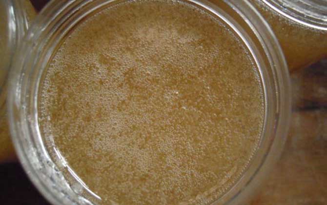 蜂蜜的副作用有哪些？實(shí)際上只要喝法正確，蜂蜜根本沒有副作用！