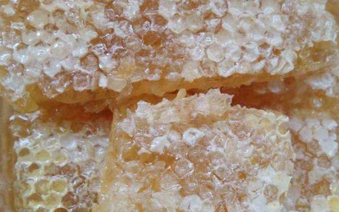 蜂巢蜜的作用與功效有哪些？經(jīng)常吃蜂巢蜜，這6個好處跑不了！