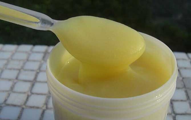 蜂王漿的作用與功效有哪些？經(jīng)常吃些蜂王漿，這5個(gè)好處跑不了！